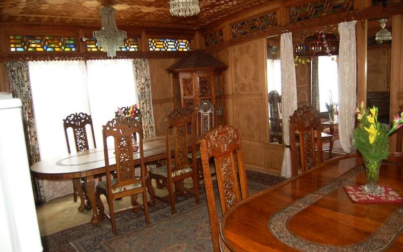 Hilton Kashmir Houseboat, Srinagar 4